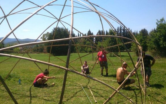 Allestimento con Bamboo – 7 Chakras Festival