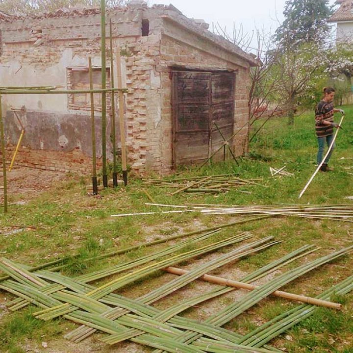 Prove di intreccio in bambù per parete o tetto