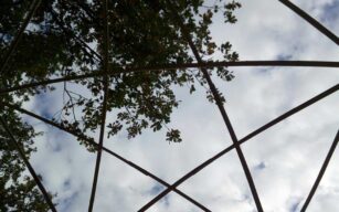 Una cupola in Bamboo per un asilo nel bosco