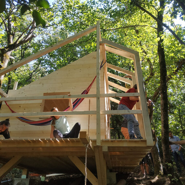 Costruzione di una casetta nel bosco per la Sibillini Summer School